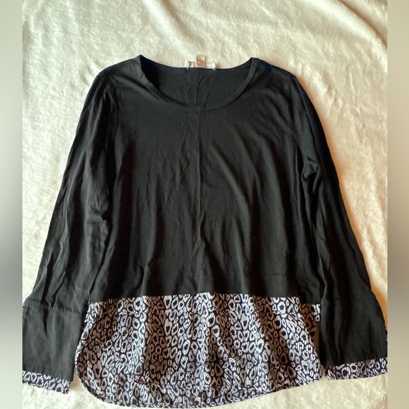 MICHAEL Michael Kors Tops - Michael Kors Black & White Animal Print Long Sleeve Top Womens Large